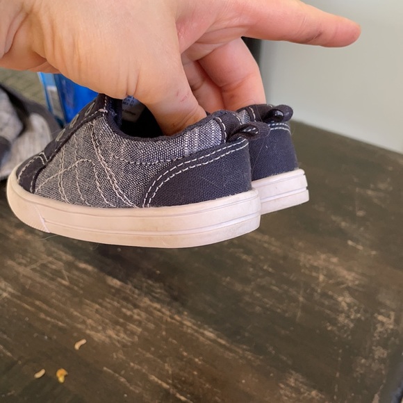 Boys size 5 slip on shoes - Picture 3 of 3